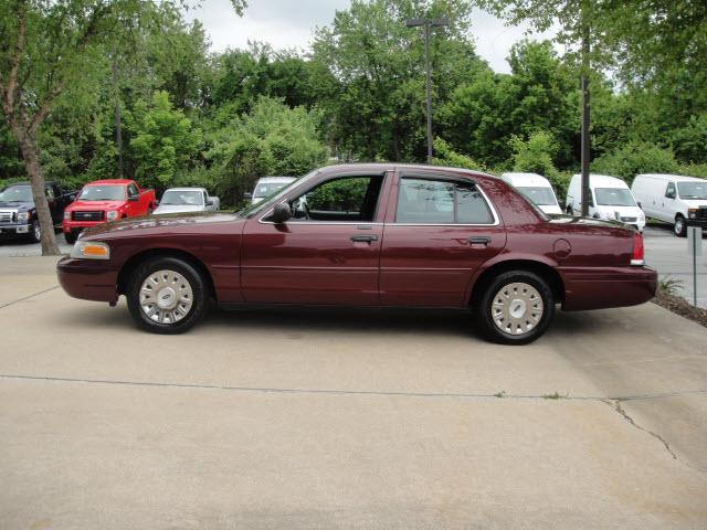 Photo of 2004 Ford Crown Victoria