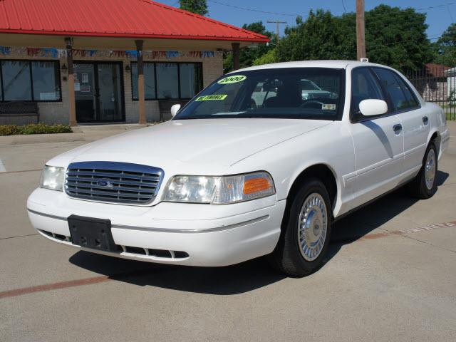 Photo of 2000 Ford Crown Victoria