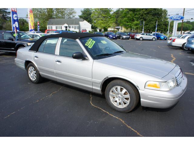 Photo of 2006 Ford Crown Victoria