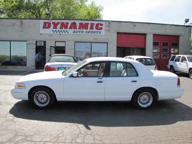 Photo of 2000 Ford Crown Victoria