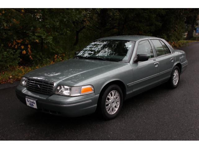 Photo of 2005 Ford Crown Victoria