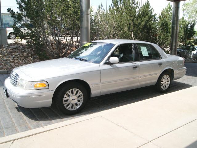 Photo of 2003 Ford Crown Victoria