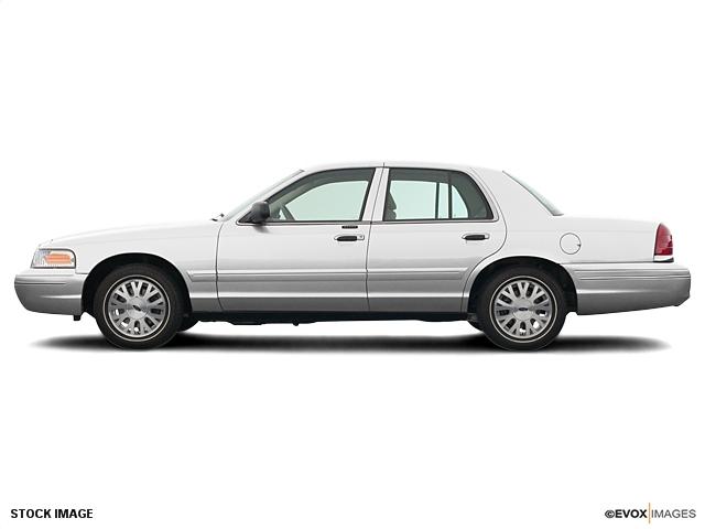 Photo of 2004 Ford Crown Victoria