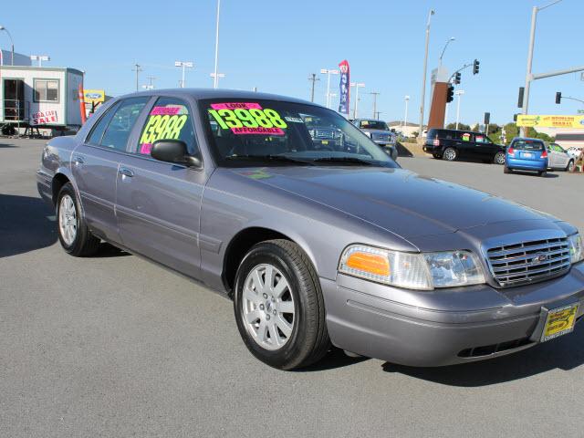 Photo of 2006 Ford Crown Victoria