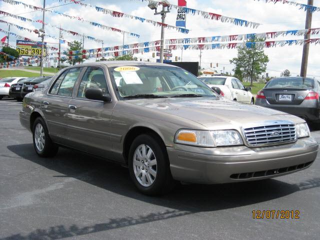 Photo of 2006 Ford Crown Victoria