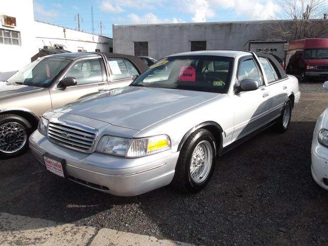Photo of 2001 Ford Crown Victoria