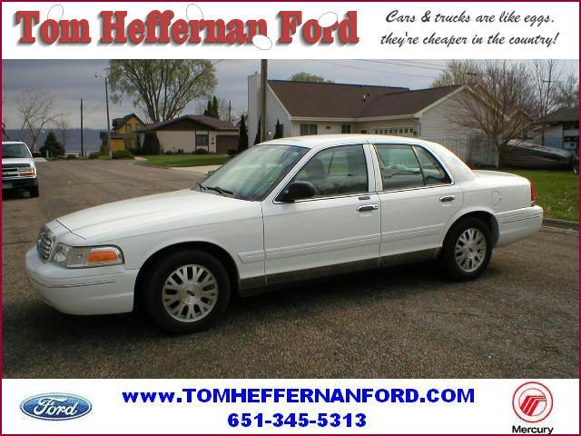 Photo of 2004 Ford Crown Victoria