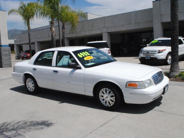 Photo of 2004 Ford Crown Victoria