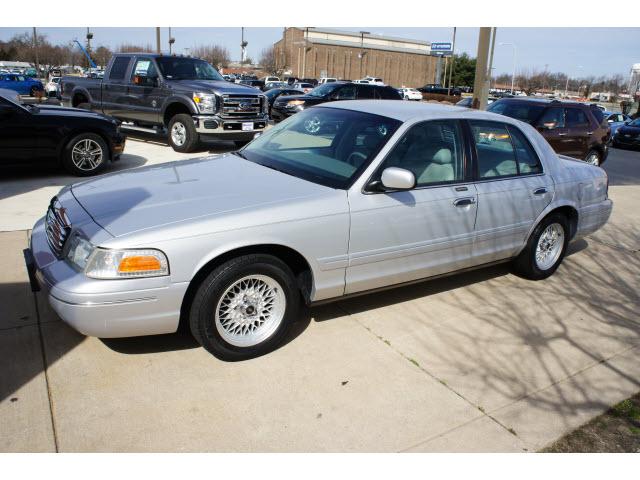 Photo of 2001 Ford Crown Victoria