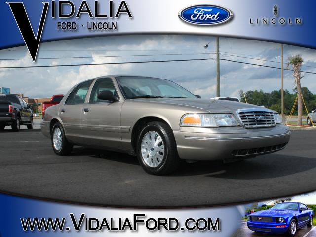 Photo of 2004 Ford Crown Victoria