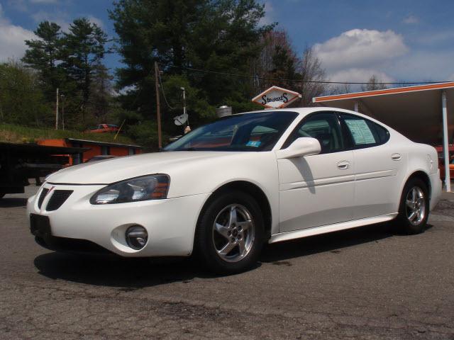 Photo of 2004 Pontiac Grand Prix