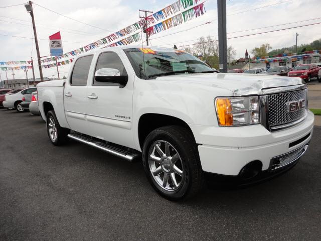 Photo of 2008 GMC Sierra Denali