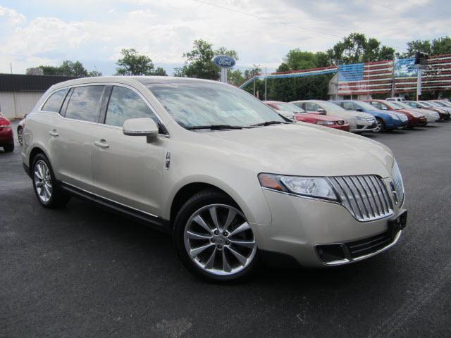Photo of 2010 Lincoln MKT