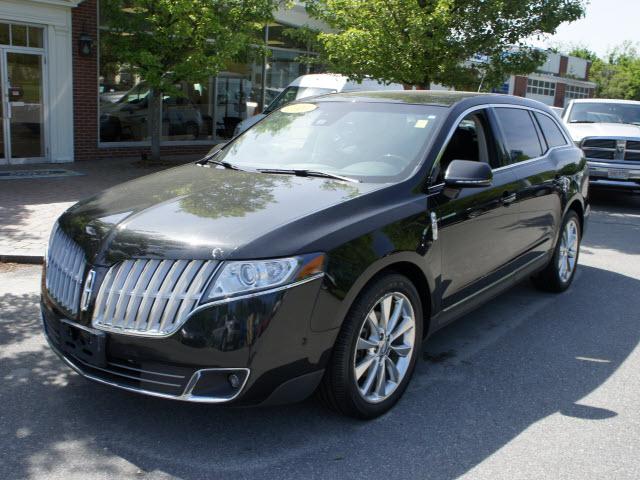 Photo of 2010 Lincoln MKT