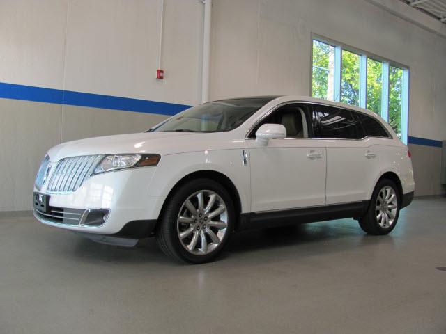 Photo of 2010 Lincoln MKT