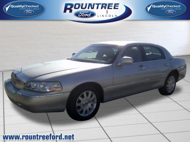 Photo of 2011 Lincoln Town Car