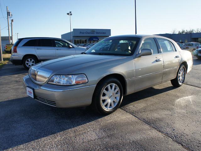 Photo of 2011 Lincoln Town Car