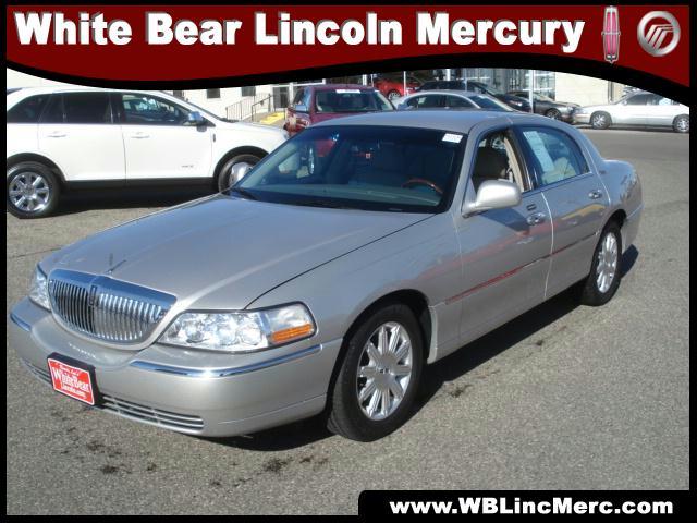 Photo of 2010 Lincoln Town Car