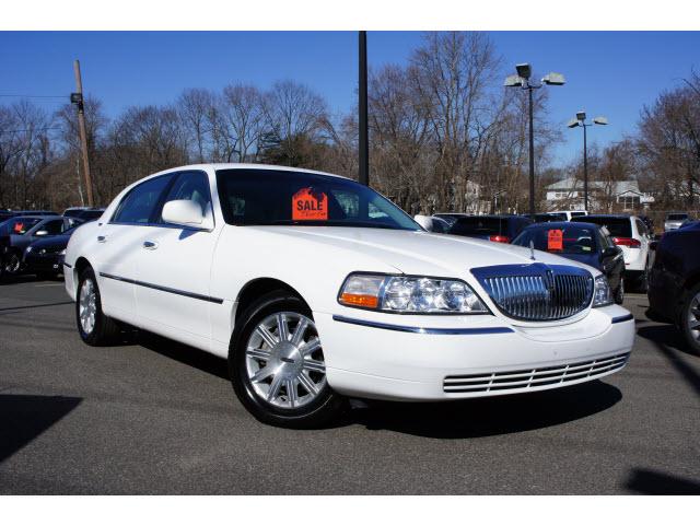 Photo of 2011 Lincoln Town Car