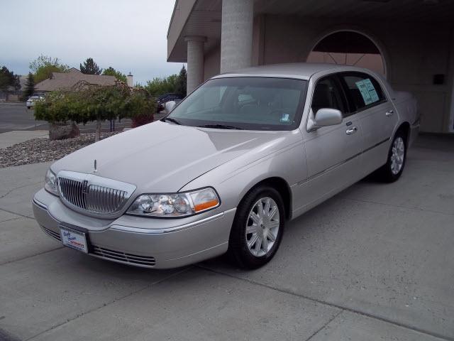 Photo of 2011 Lincoln Town Car