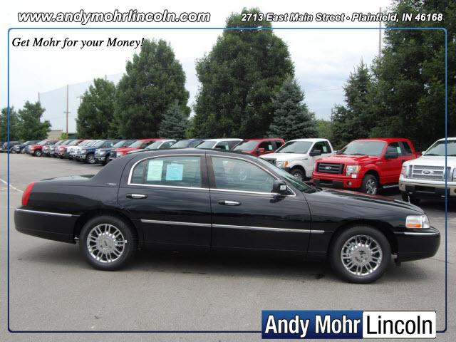 Photo of 2010 Lincoln Town Car