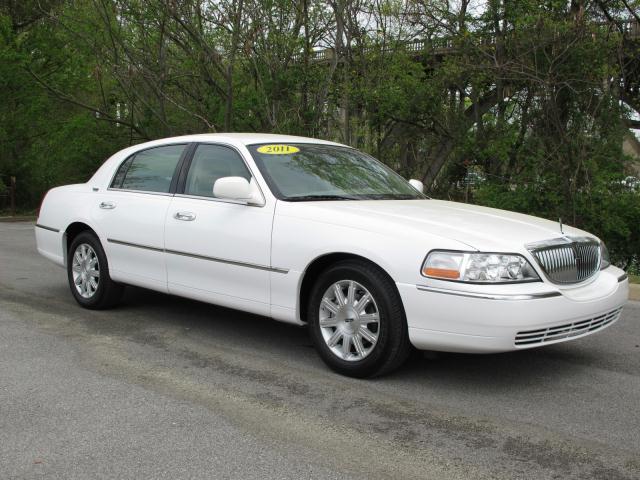 Photo of 2011 Lincoln Town Car