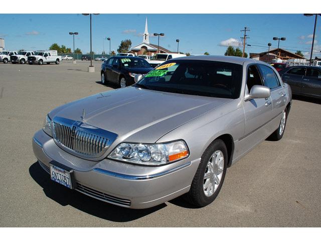 Photo of 2011 Lincoln Town Car