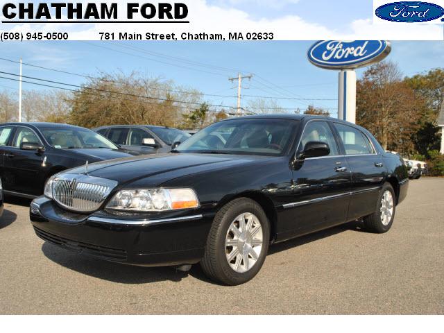 Photo of 2011 Lincoln Town Car