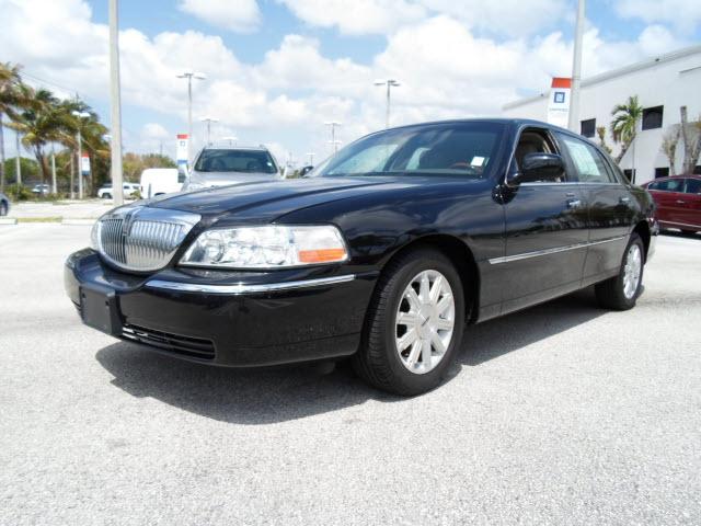 Photo of 2011 Lincoln Town Car