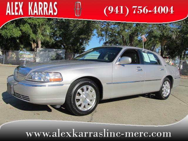 Photo of 2011 Lincoln Town Car