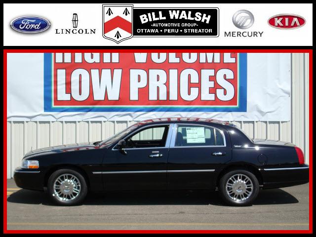 Photo of 2010 Lincoln Town Car
