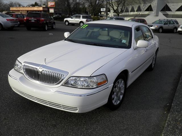 Photo of 2011 Lincoln Town Car