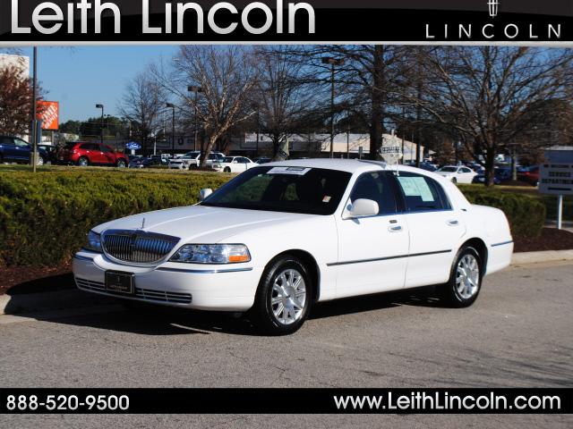 Photo of 2011 Lincoln Town Car