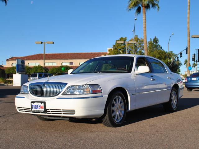 Photo of 2010 Lincoln Town Car