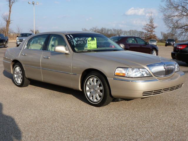 Photo of 2011 Lincoln Town Car