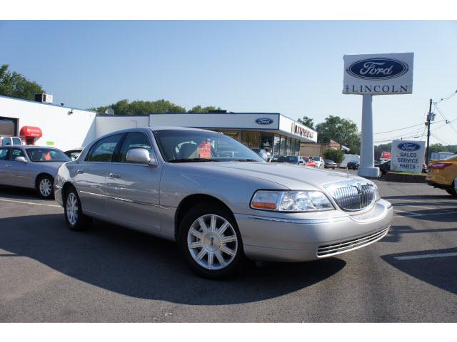 Photo of 2011 Lincoln Town Car