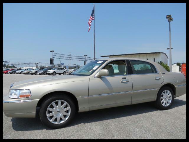 Photo of 2011 Lincoln Town Car