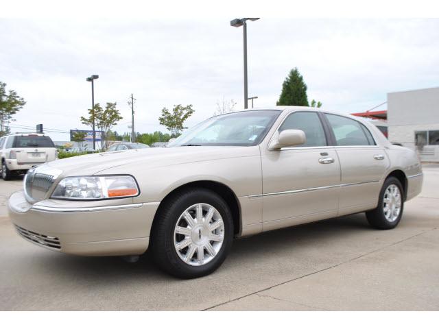 Photo of 2011 Lincoln Town Car