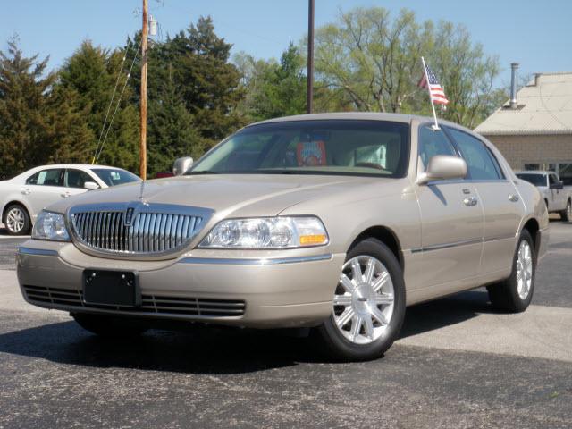 Photo of 2011 Lincoln Town Car