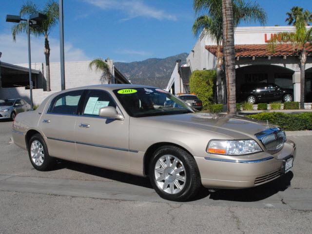Photo of 2011 Lincoln Town Car