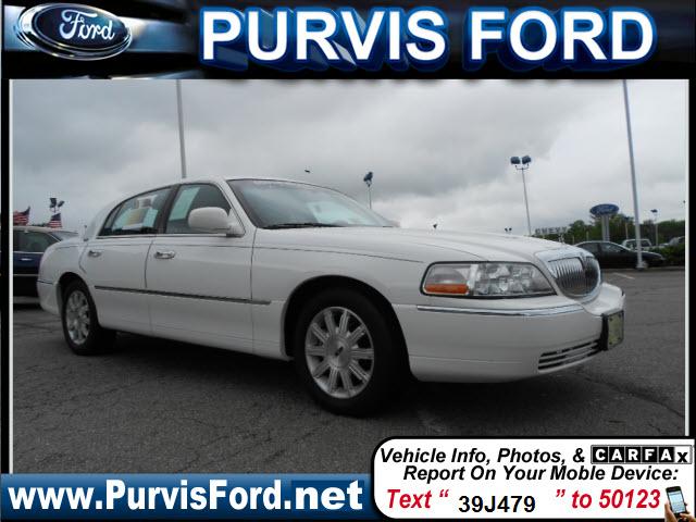 Photo of 2011 Lincoln Town Car