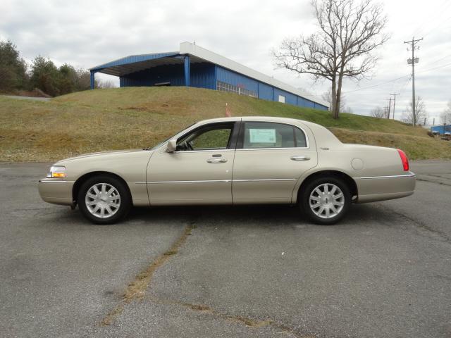 Photo of 2011 Lincoln Town Car