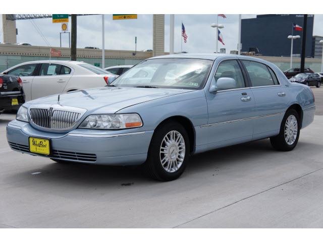 Photo of 2008 Lincoln Town Car