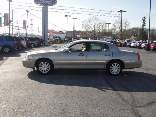 Photo of 2009 Lincoln Town Car