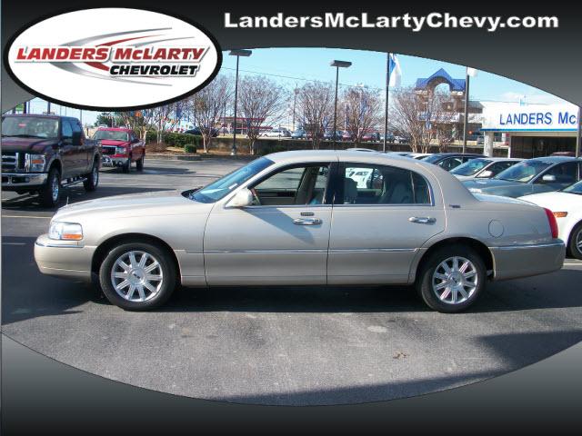 Photo of 2009 Lincoln Town Car