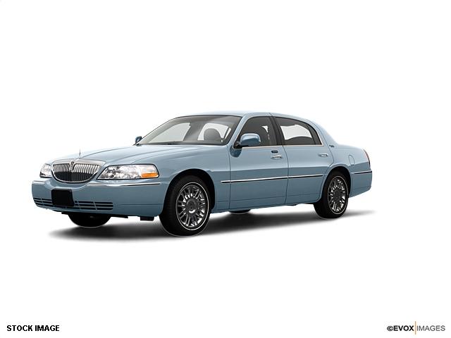 Photo of 2009 Lincoln Town Car