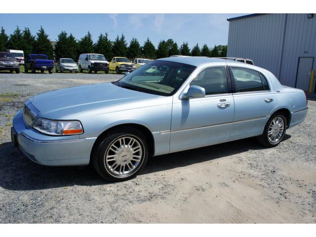 Photo of 2008 Lincoln Town Car