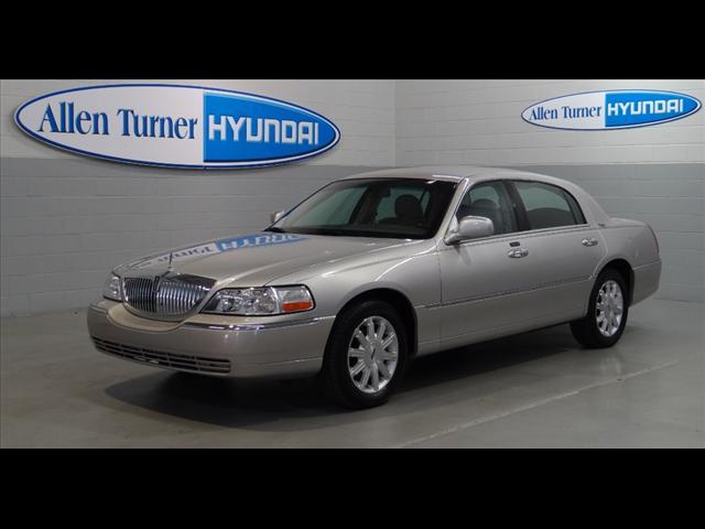 Photo of 2009 Lincoln Town Car