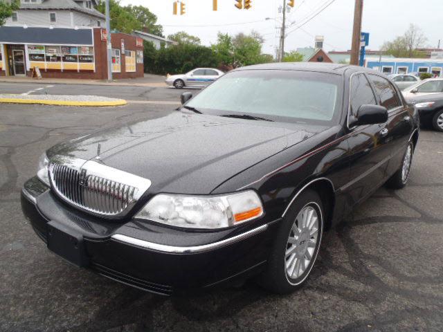 Photo of 2008 Lincoln Town Car