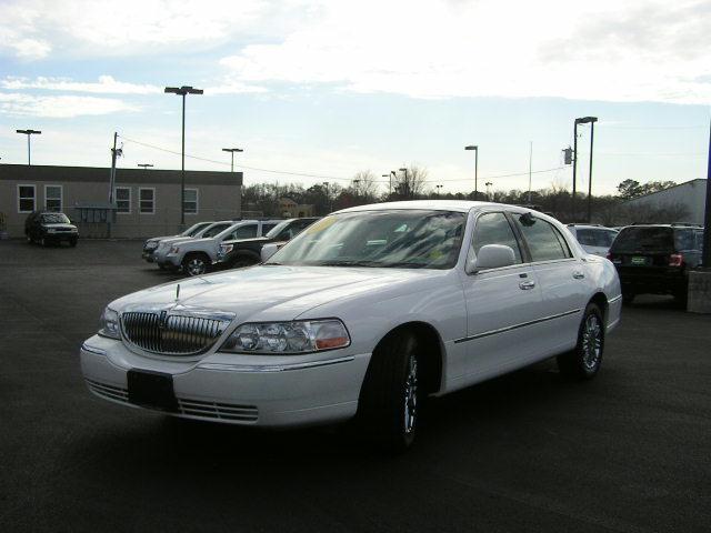 Photo of 2009 Lincoln Town Car